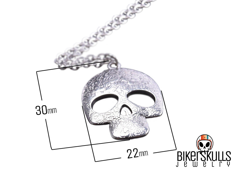 Questa non è una semplice collana, è un'affermazione di stile! Il nostro ciondolo a forma di teschio messicano porta con sé tutta l'allegria e la vibrante energia del Día de Muertos