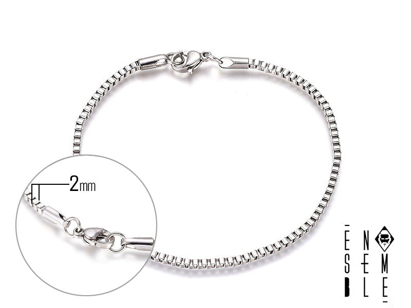 Metti un po' di acciaio inossidabile nel tuo stile! Questo braccialetto è così semplice, così elegante, così resistente... che non potrai più farne a meno! Perfetto per chi ama la semplicità ma non vuole rinunciare allo stile. Preparati a ricevere complimenti a non finire!