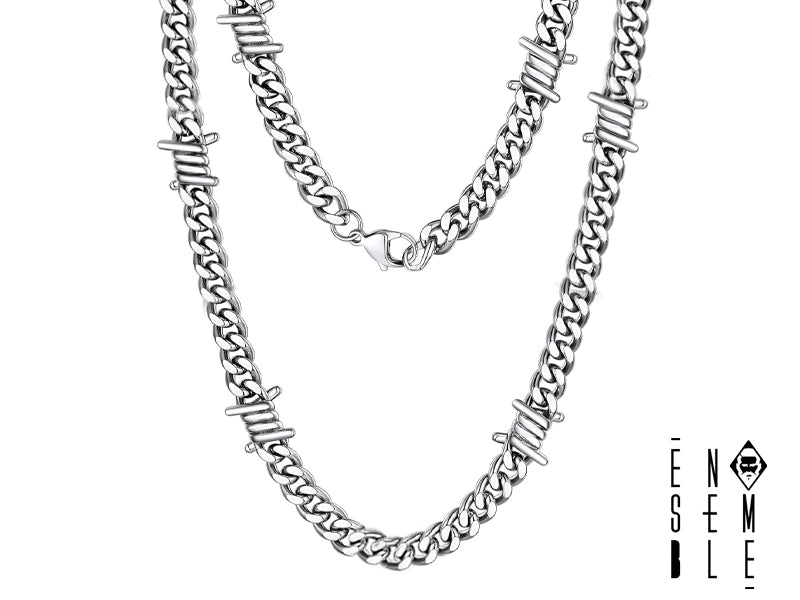 Aggiungi un pizzico di spina al tuo stile! Sei stanco delle solite collane? Allora preparati a innamorarti della nostra collana cubana a maglie spinose! L'acciaio inossidabile 304 dona un tocco di modernità e stile, mentre le maglie spinose creano un effetto di grande impatto. È così comoda da indossare che ti dimenticherai persino di averla, ma tutti gli altri se ne accorgeranno! Aggiungila al tuo carrello e preparati a brillare.