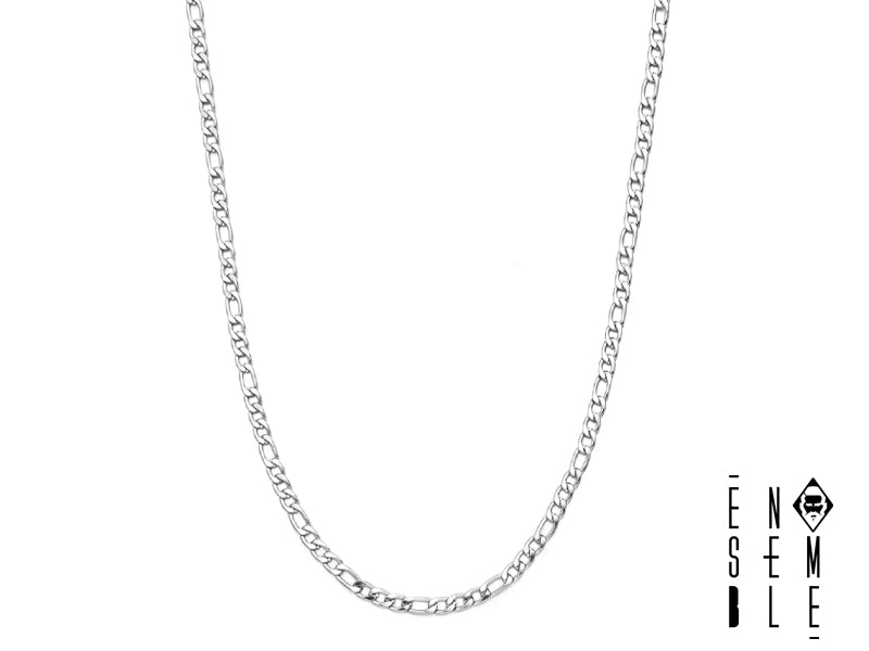 La collana Ensemble si trasforma in un simbolo di passione ardente e magnetica. La sua lucentezza metallica riflette la tua energia e il tuo carisma, accendendo un fascino irresistibile. Perfetta per una serata romantica, un appuntamento speciale o un evento elegante, questa collana aggiungerà un tocco di sensualità e mistero al tuo look. Immagina di indossarla con un abito nero, sottolineando la tua bellezza e sicurezza.