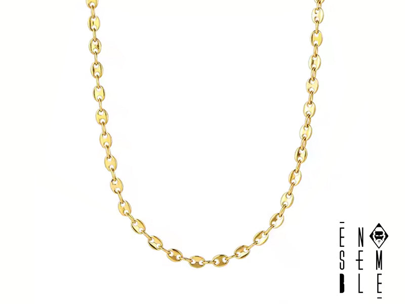 Collana maglia Chicchi di Caffè realizzata in acciaio inossidabile di ottima qualità. Progettata con maglie color dorato, chiusura a moschettone.