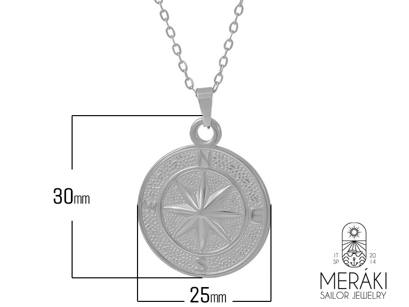 Questa non è solo una collana, è un talismano. La Rosa dei Venti Meraki, con la sua texture magica, ti proteggerà durante i tuoi viaggi, reali o immaginari. Un gioiello che custodisce i segreti del vento e ti guida verso i tuoi sogni più audaci.
