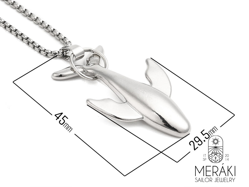 Avvistamento di stile! Questa collana è così adorabile che potrebbe far innamorare anche Moby Dick. Con il ciondolo a forma di balena e la sua catena con maglia box, è perfetta per chi ama un look divertente e originale. Indossala e preparati a ricevere un'ondata di complimenti e sorrisi