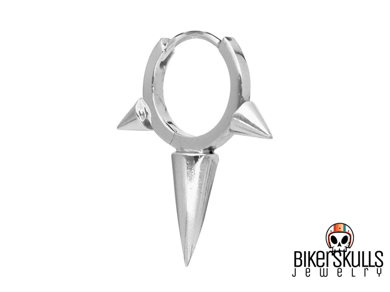 Orecchino dal design Punk a cerchio con chiusura a scatto e tre borchie