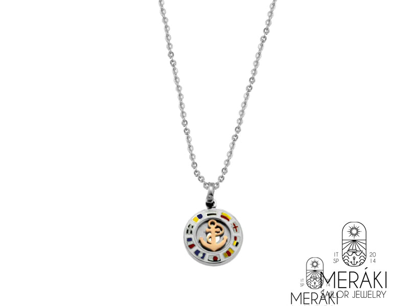 Ciondolo circolare con bandiere nautiche e ancora a contrasto in acciaio rosato