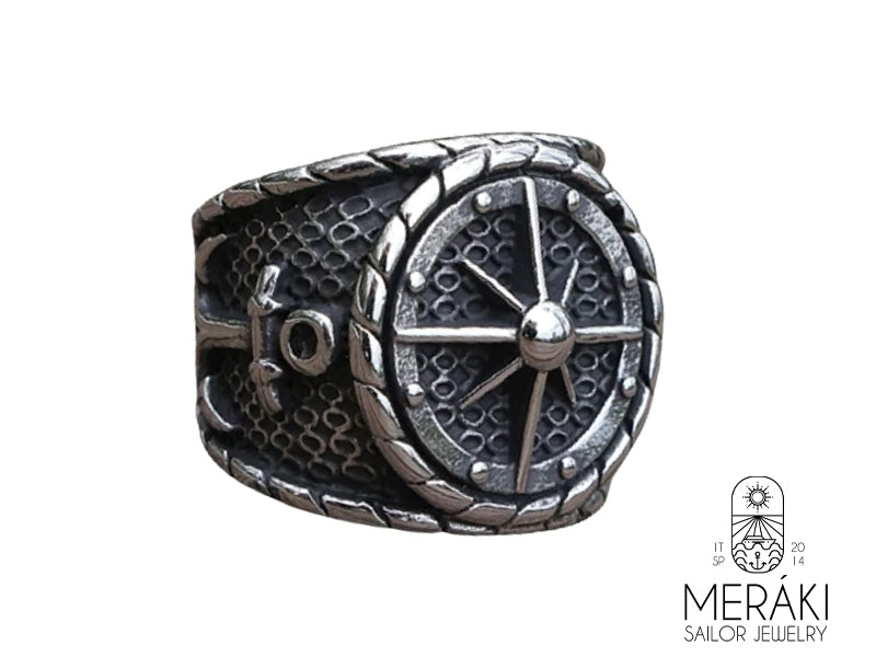 Anello a fascia in acciaio inossidabile Meraki sailor jewelry con rosa dei venti centrale e ancore laterali 