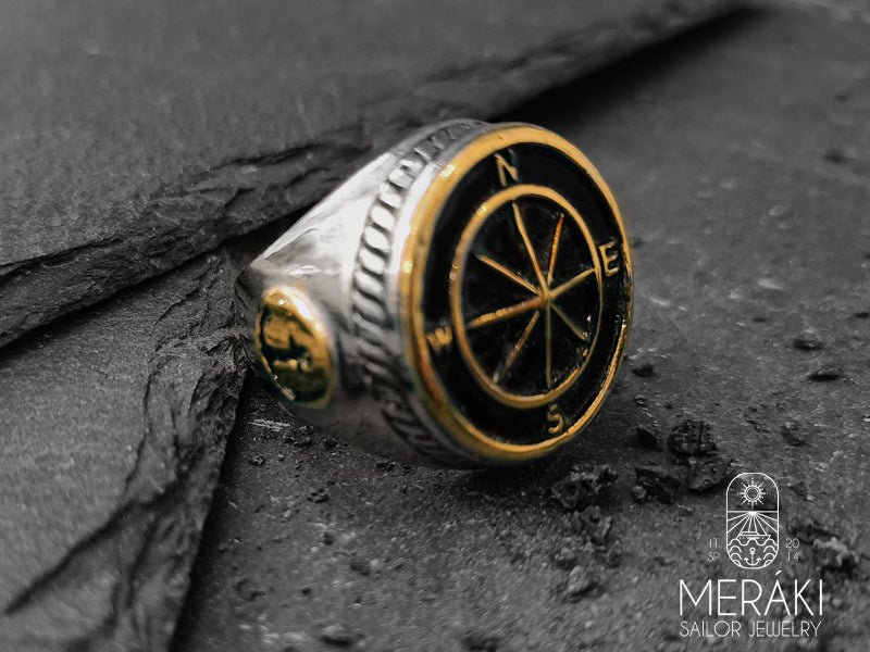 Anello Dorian con rosa dei venti e ancore