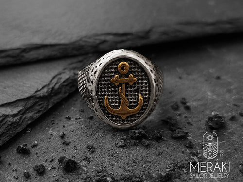 Anello Azariel squamato con ancora dorata