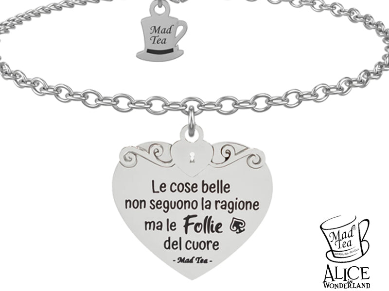 Questo bracciale rappresenta un inno alla libertà di lasciarsi guidare dalle emozioni e dalle passioni più autentiche. Al centro, un cuore decorato con una serratura simbolica, è un invito a guardarsi dentro e scoprire la magia che si cela nel profondo di ognuno di noi.