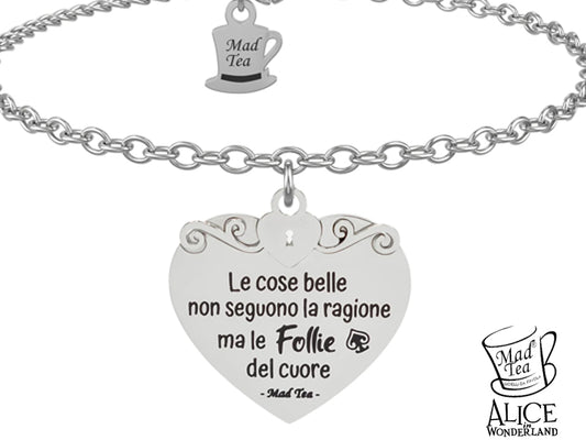 Questo bracciale rappresenta un inno alla libertà di lasciarsi guidare dalle emozioni e dalle passioni più autentiche. Al centro, un cuore decorato con una serratura simbolica, è un invito a guardarsi dentro e scoprire la magia che si cela nel profondo di ognuno di noi.