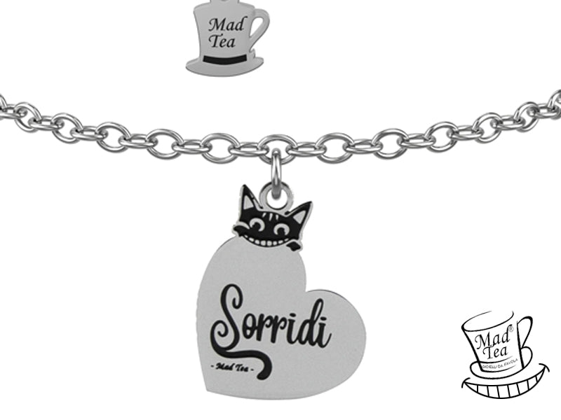 Perché il sorriso è più di un’espressione: è un messaggio, una promessa, una piccola meraviglia quotidiana. Sorridi e lascia che la magia accada! ✨