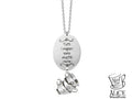 Questa collana è dedicata alla "follia" del Cappellaio Matto e rappresenta un vero e proprio elogio alla sua esuberanza e alla simpatia che, a modo nostro, contraddistinguono ciascuno di noi!  Ciondolo composto da targhetta con incisa la celebre frase di Alice "Tutti i migliori sono matti!" e tre tazzine impilate pendenti arricchite dai semi delle carte.
