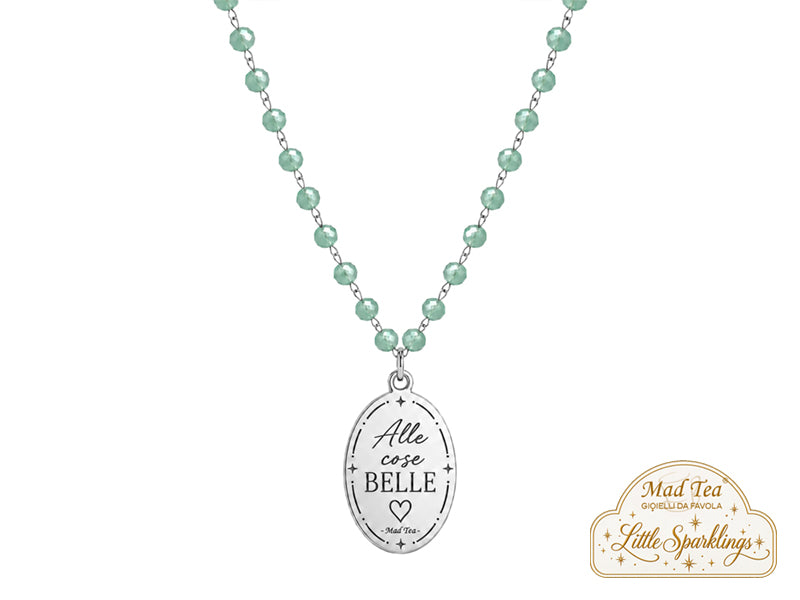 Questa collana è un piccolo promemoria da indossare ogni giorno: cercare il lato bello delle cose, scegliere ciò che ci fa stare bene e non perdere mai la voglia di sorridere.