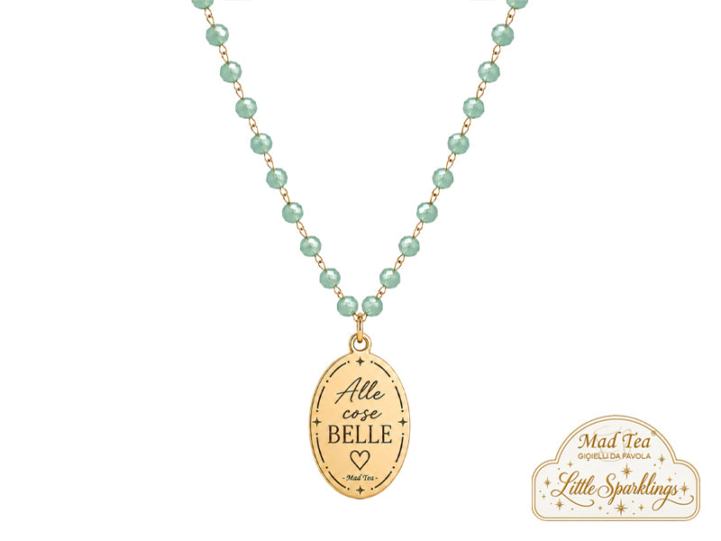 Questa collana è un piccolo promemoria da indossare ogni giorno: cercare il lato bello delle cose, scegliere ciò che ci fa stare bene e non perdere mai la voglia di sorridere.