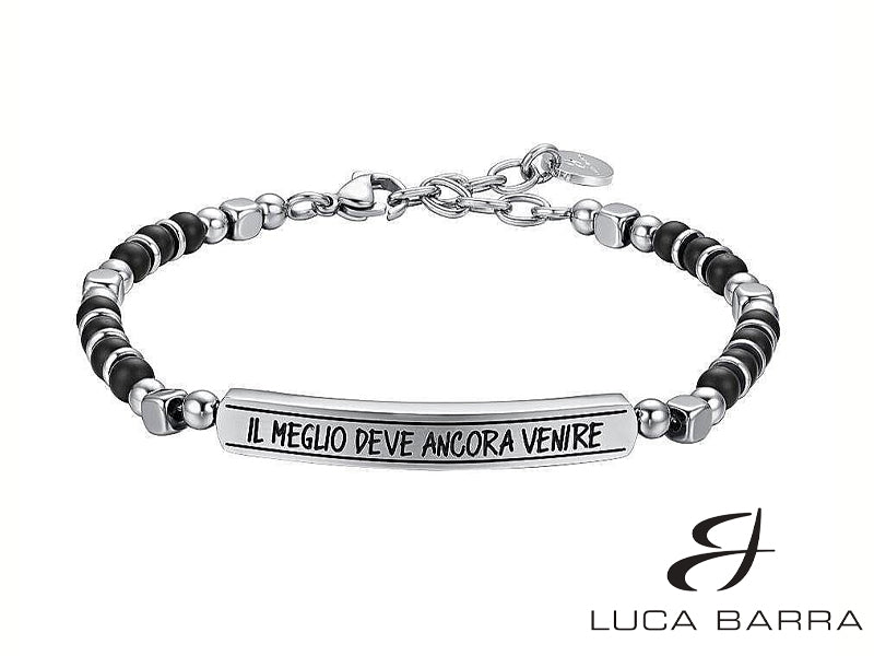 Questo Bracciale in Acciaio con la scritta "Il Meglio Deve Ancora Venire" è un promemoria costante che il futuro è pieno di promesse e opportunità. Questa citazione ispiratrice incisa con cura sul bracciale ti invita a guardare avanti con ottimismo e fiducia.