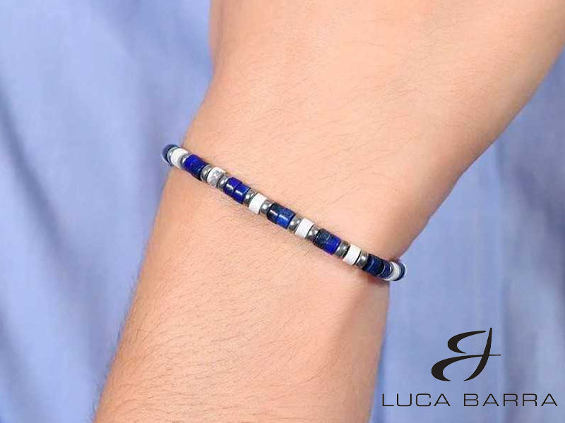  Le pietre con la loro ricca tonalità blu profondo e l'accento di bianco, aggiungono un tocco di colore e raffinatezza al bracciale.