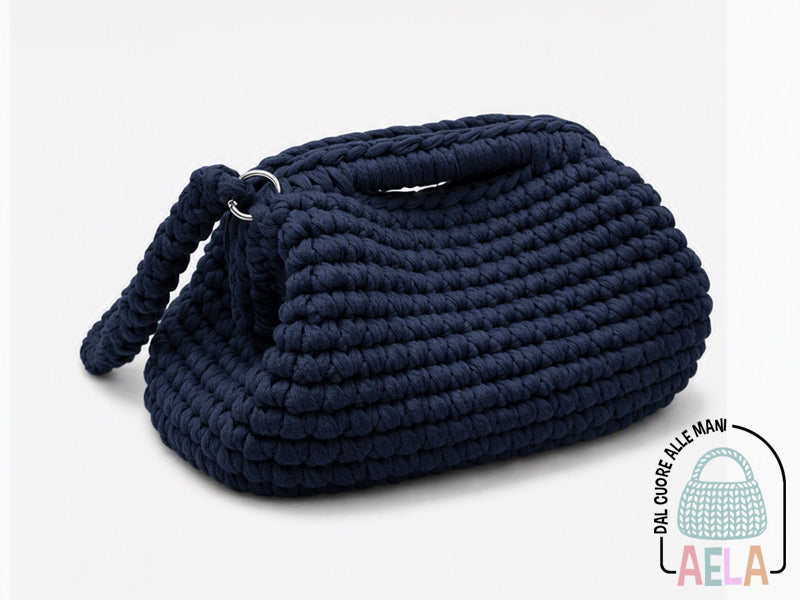 Dettaglio della borsa in cotone riciclato, texture artigianale e qualità WhyNotShop.