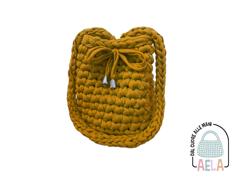 Borsa a secchiello AELA realizzata in lycra color Senape e inseriti in metallo argentato