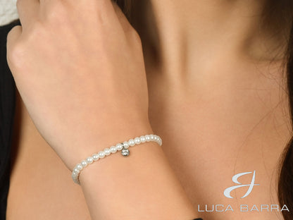 Il bracciale donna in acciaio con perle e cristallo bianco è un elegante e raffinato gioiello, perfetto per impreziosire il polso di chi lo indossa. Le perle e i cristalli bianchi si combinano armoniosamente per creare un look luminoso e sofisticato.