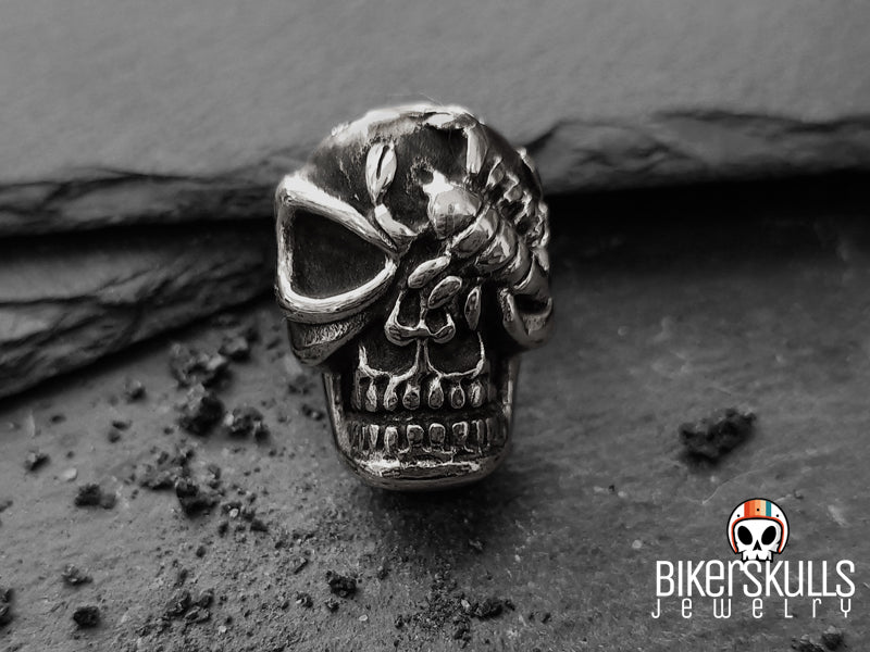 Biker skulls anello Scorpio con teschio e scorpione in acciaio