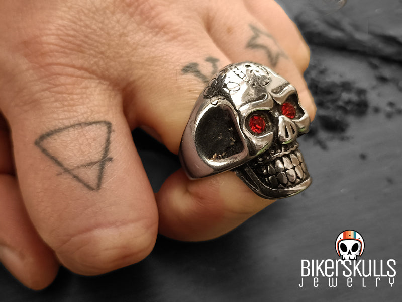 Anello Darcus a forma di teschio in acciaio inossidabile indossato