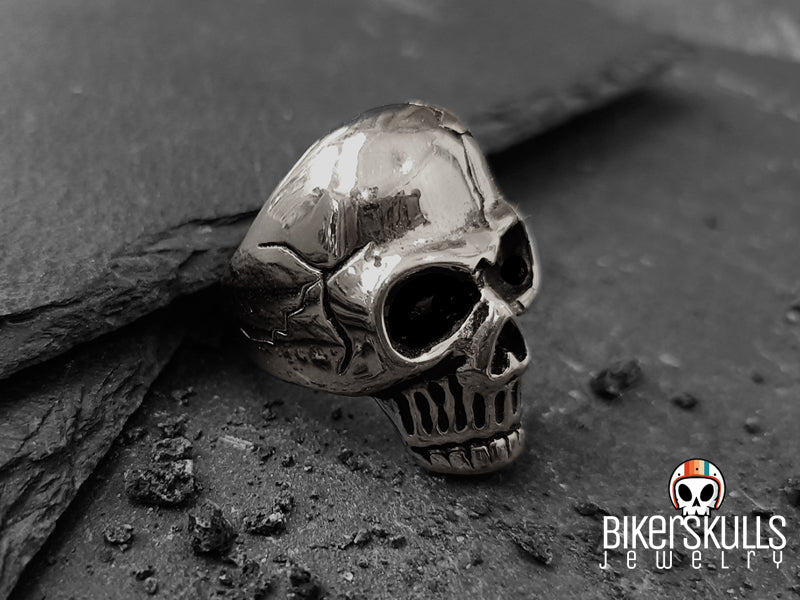 Anello in acciaio Avewy a forma di teschio Bikerskulls jewelry