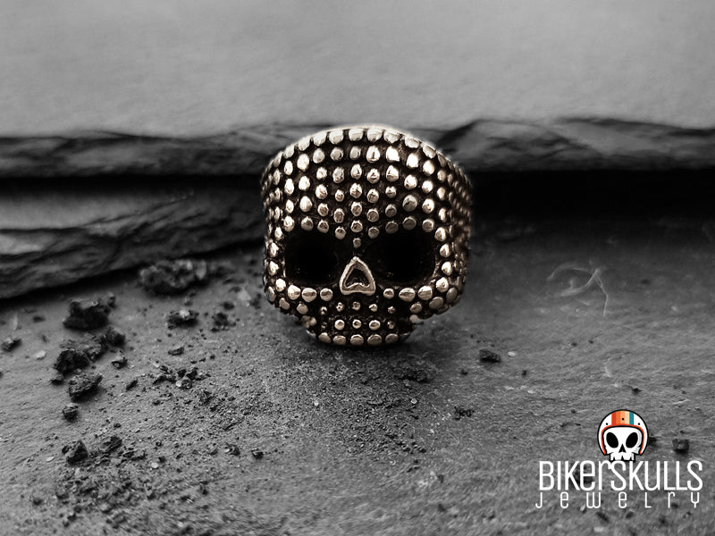 Anelloi mellie punk mezzo teschio borchiato