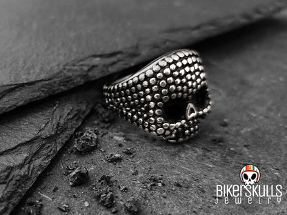 Biker skulls punk anello con mezzo teschio borchiato in acciaio