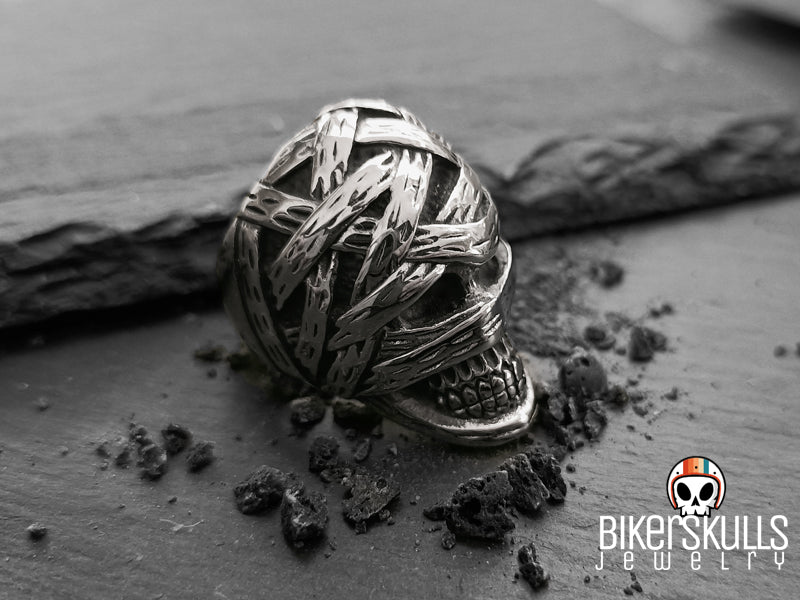 Anello Mummy skull teschio bendato in acciaio