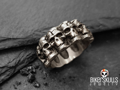 Anello a fedina con teschi collezione Biker Skulls by WhyNot