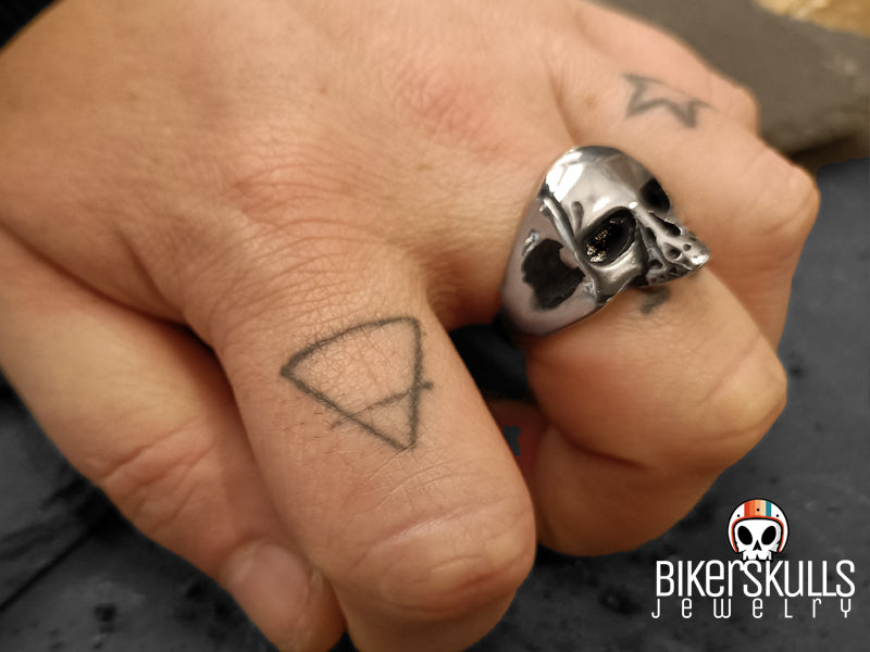 Anello Math mezzo teschio in acciaio by whynotshoplaspezia