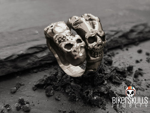 Anello Neesha con teschi e artigli in acciaio
