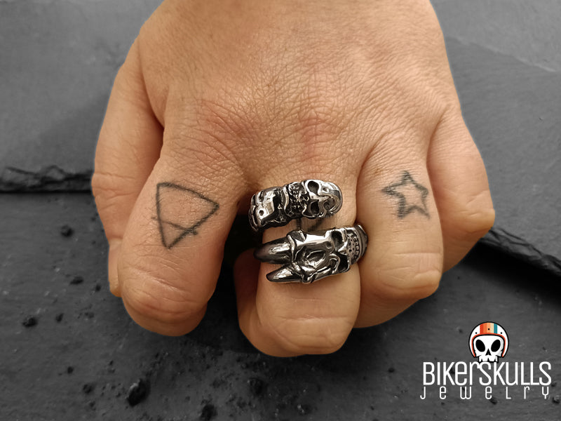 Anello Neesha con teschi e artigli in acciaio inox