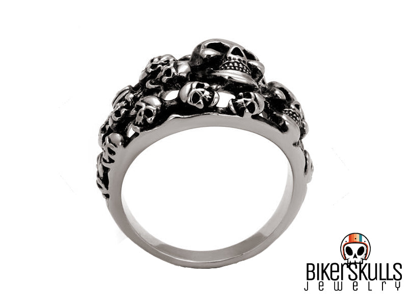 Biker Skulls Anello Graveyard con teschi in acciaio