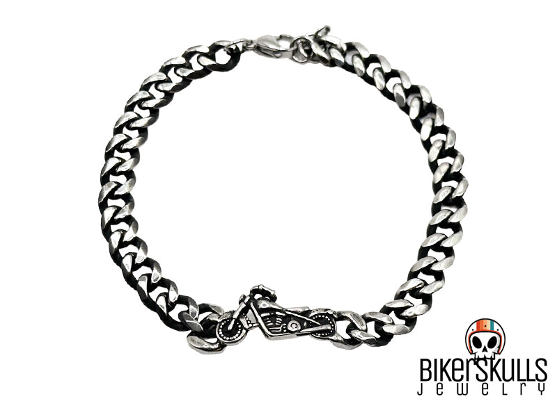 Bracciale a maglia cubana con charm centrale biker da uomo che rappresenta una motocicletta con dettagli semplicemente sbalorditivi.