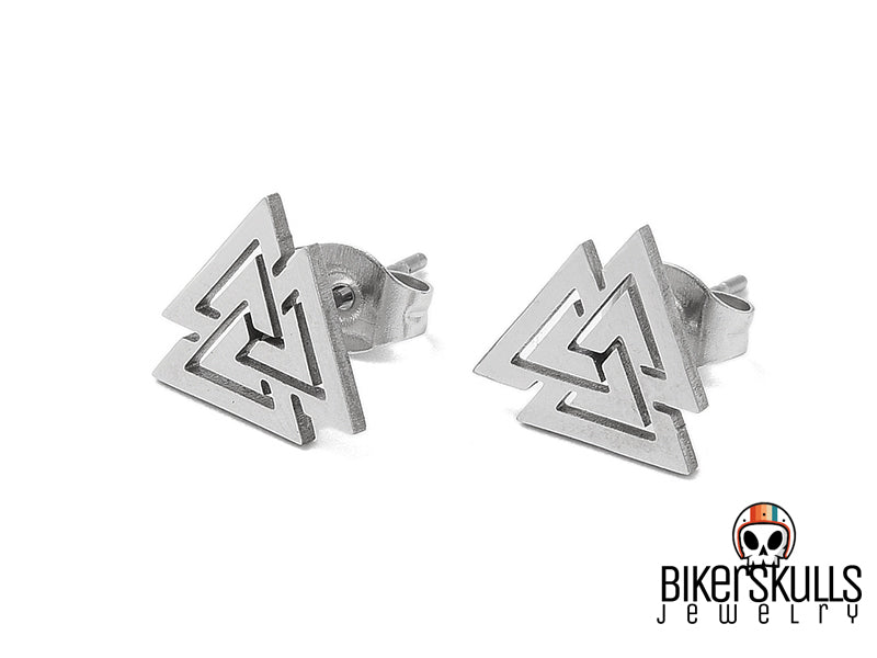 ascia che l'antico potere del Valknut ti guidi. Questi orecchini non sono semplici gioielli, ma portali verso un mondo di avventura e mistero. Senti la forza dei guerrieri vichinghi scorrere nelle tue vene, mentre il Valknut brilla di una luce mistica.