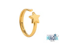 Anello in acciaio dorato a forma di bacchetta magica con incisa al suo interno la frase “Believe in magic”.
