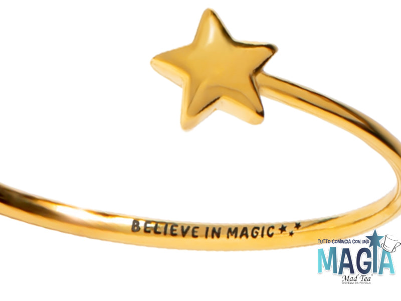 Questo bracciale a forma di bacchetta magica ci ricorda che i sogni non si avverano da soli: hanno bisogno della tua fiducia, della tua tenacia, del tuo coraggio.