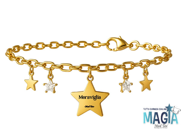Bracciale in acciaio dorato con stelle e cristalli e stella più grande centrale con incisa la parola “Meraviglia”.