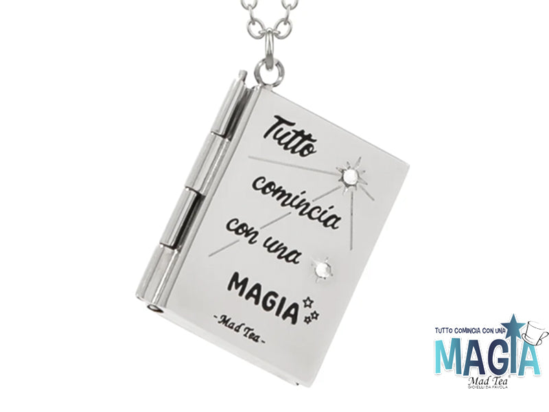 Collana in acciaio con ciondolo portafoto apribile a forma di libro con incisa la frase “Tutto comincia con una magia” e piccoli cristalli incastonati.
