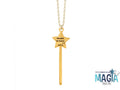 Collana in acciaio dorato con bacchetta magica con incisa la frase “Believe in magic”.