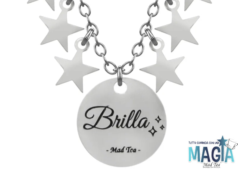 Le piccole stelle di magia che compongono questa collana sono simboli di chi non ha smesso di credere nei propri sogni, anche quando sembravano lontani.