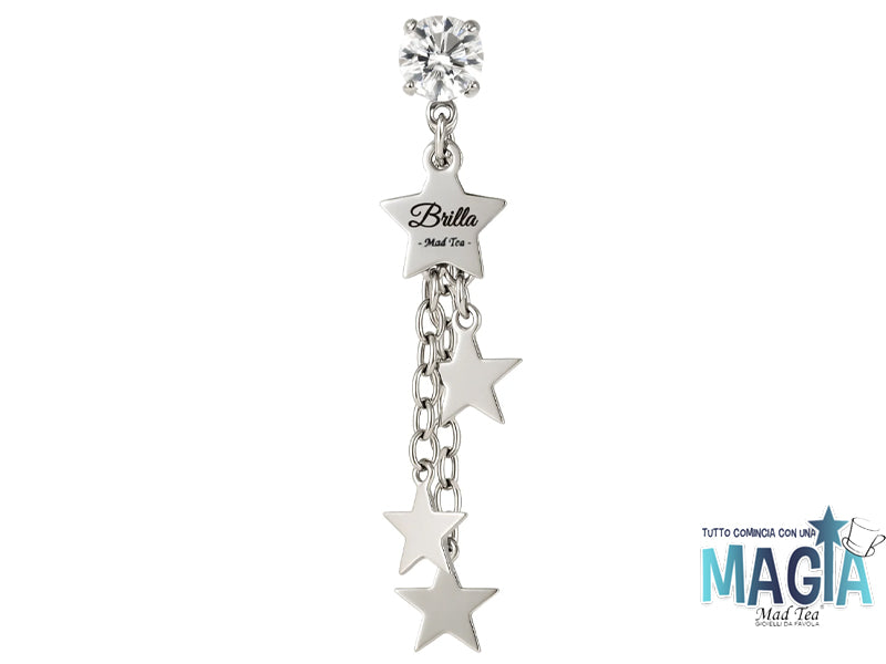 Le piccole stelle di magia che compongono questi orecchini sono simboli di chi non ha smesso di credere nei propri sogni, anche quando sembravano lontani.