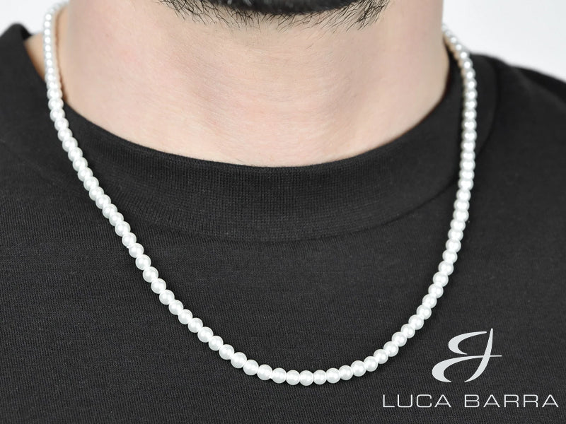 Aggiungi un tocco di stile alla tua collezione con questa intrigante collana uomo in acciaio con perle nere. L'acciaio brillante e le perle nere si intrecciano eleganti e creano un look di grande impatto. Un'aggiunta sofisticata da portare con orgoglio!