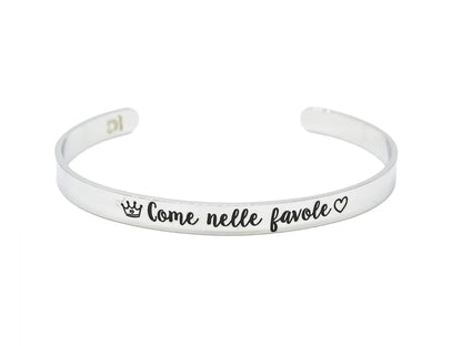 Come nelle favole ❤️

Questo bracciale è un elogio a quella che è l’eterna favola d’amore che, come tutte le vere favole, rappresenta qualcosa di non inventato ma di vissuto..la nostra storia!

..E tu ci credi nelle favole?