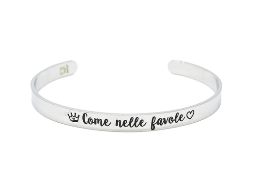 Come nelle favole ❤️

Questo bracciale è un elogio a quella che è l’eterna favola d’amore che, come tutte le vere favole, rappresenta qualcosa di non inventato ma di vissuto..la nostra storia!

..E tu ci credi nelle favole?