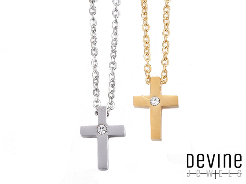  "Immagina di indossare un frammento di cielo stellato. Questa collana Devine Jewels, con la sua croce tempestata di zirconi, è un vero gioiello magico. Lascia che la sua luce ti guidi verso sogni e avventure indimenticabili."