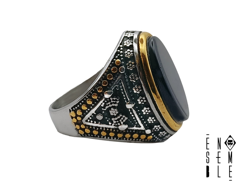 Ensemble stainless steel Gothic ring with Black Agata stone