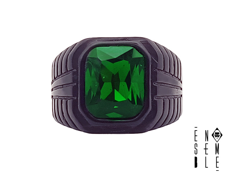 Anello da uomo realizzato in acciaio inossidabile IP nero con pietra verde smeraldo