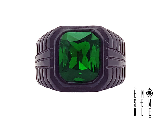 Anello da uomo realizzato in acciaio inossidabile IP nero con pietra verde smeraldo